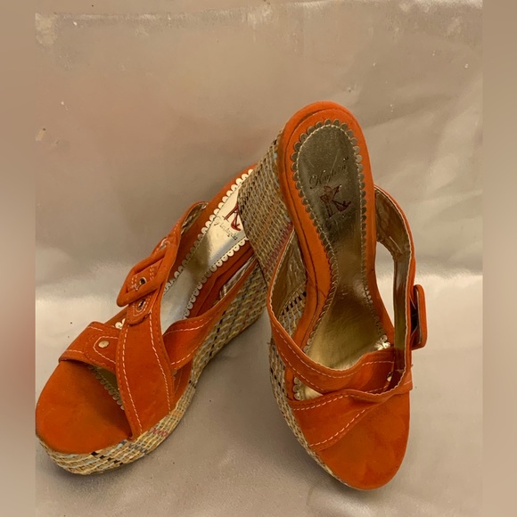 KAYLEEN By Los Angeles Shoes - A nice heel